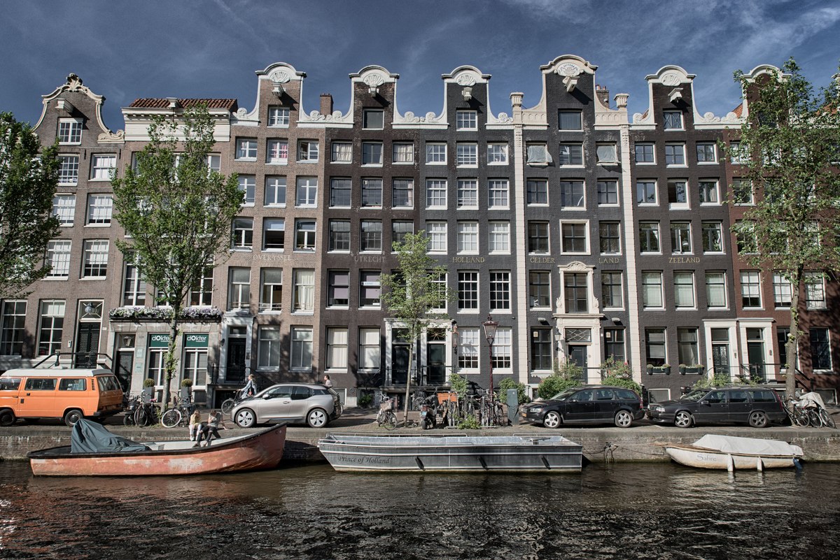 Amsterdam building over canal with boats