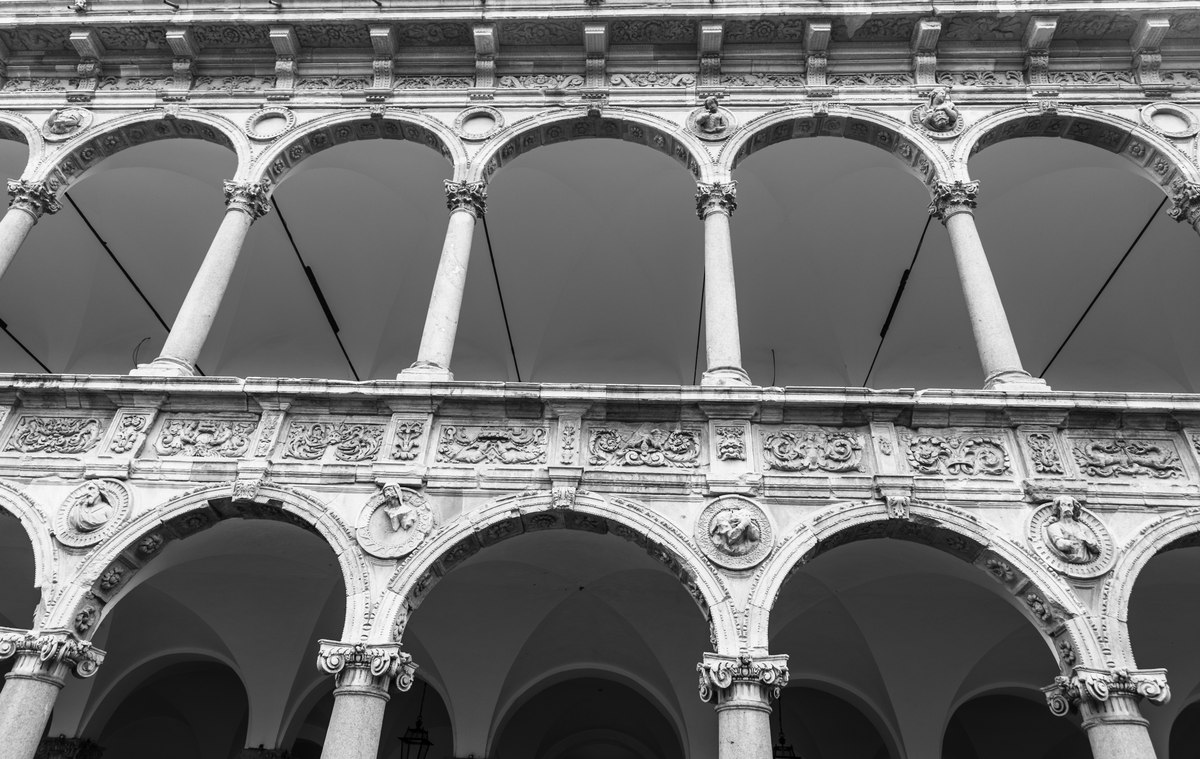 Milan round arches