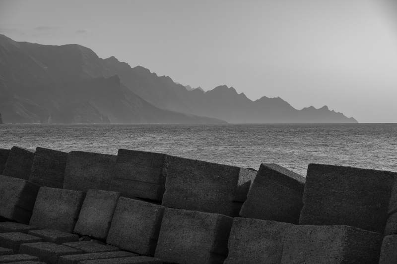 Rocks, see and mountains